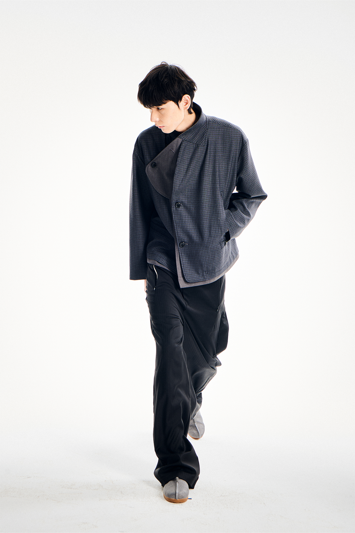 26AW J04